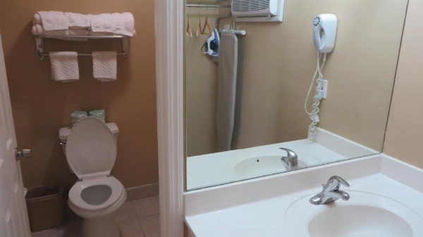 Friendship Motor Inn image 17