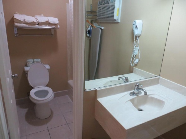 Friendship Motor Inn image 21