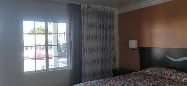 Friendship Motor Inn image 7