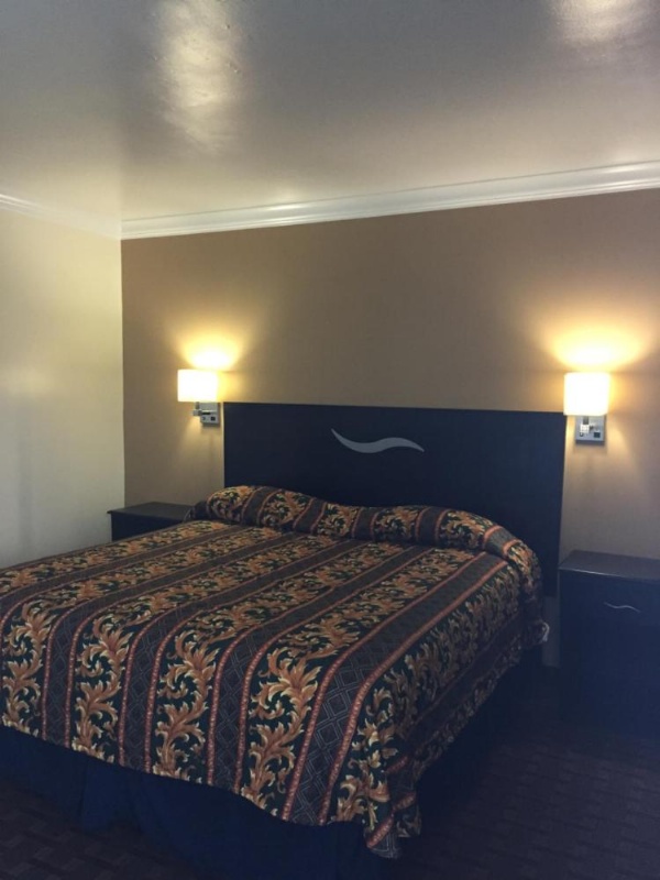 Friendship Motor Inn image 9